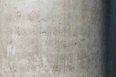 Çok geniş bir beton köprü desteğinin parçası