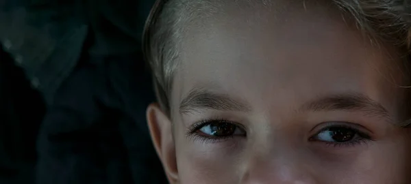 Brown Eyes Small Boy Dark Room — Stock Photo, Image