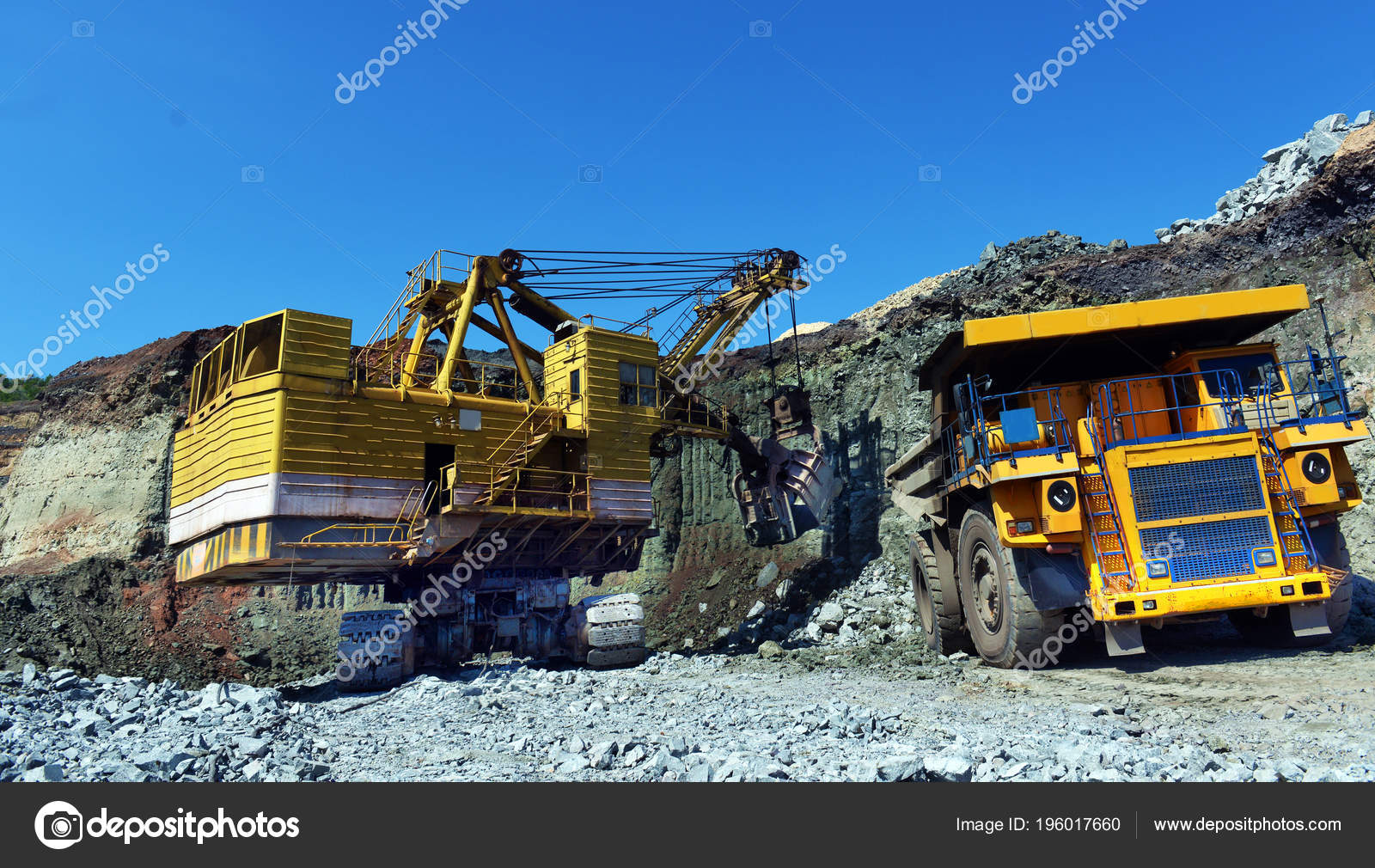 Large Quarry Dump Truck Loading Rock Dumper Loading Coal Body — Stock ...
