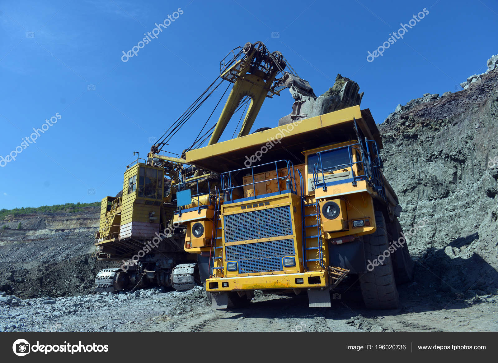 Large Quarry Dump Truck Loading Rock Dumper Loading Coal Body — Stock ...