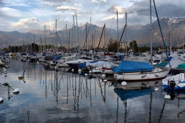 İsviçre, Cenevre Gölü, 21, Ekim, 2017, Cenevre Gölü, İsviçre, Cenevre Gölü sonbahar park yerinde yatlar, 21, Ekim, 2017
