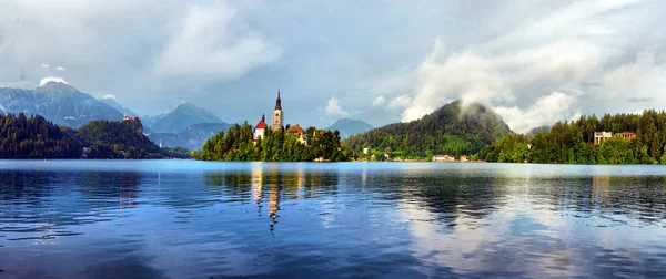 Lake Bled Met Marys Church Assumption Klein Eiland Bled Slovenië — Stockfoto