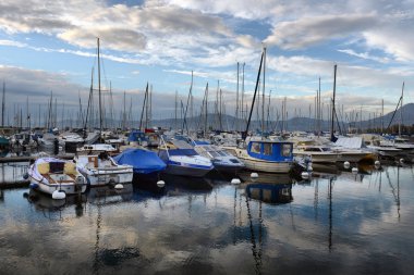 İsviçre, Cenevre Gölü, 21, Ekim, 2017, Cenevre Gölü, İsviçre, Cenevre Gölü sonbahar park yerinde yatlar, 21, Ekim, 2017
