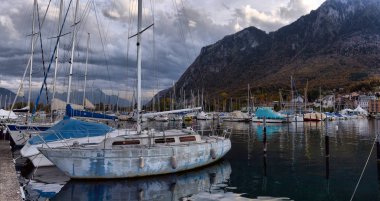 İsviçre, Cenevre Gölü, 21, Ekim, 2017, Cenevre Gölü, İsviçre, Cenevre Gölü sonbahar park yerinde yatlar, 21, Ekim, 2017