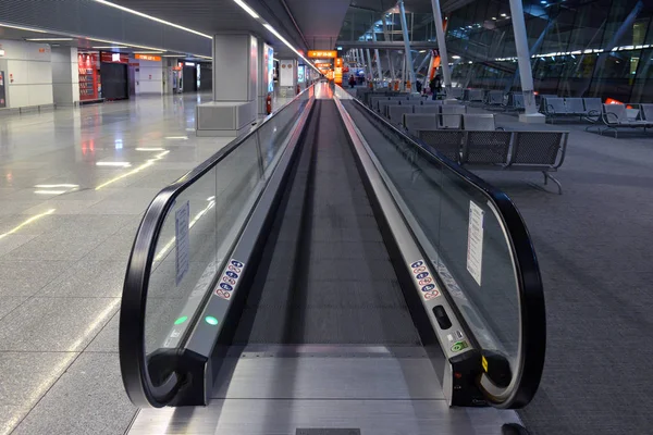 Polsko, Varšava Chopin Airport, 28, yanuary 2018: dlouhá vodorovná — Stock fotografie