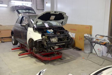  İtalya, Desio, 26 Ekim, 2018, araba teknisyen araba tamiri