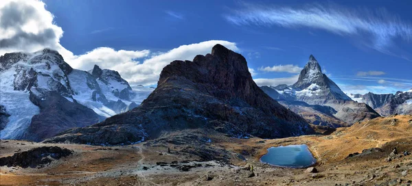 Mt Matterhorn reflected in Riffelsee Lake Zermatt Canton of Vala — Stock Photo, Image