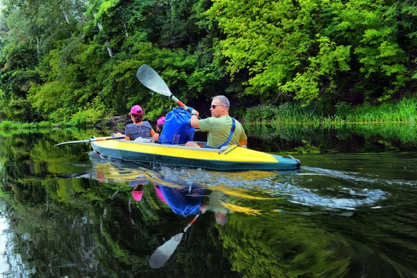 Ukraine, Psyol, 26,07,2019. Couple kayaking together in mangrove — Stock Photo, Image