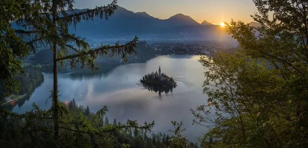 Vista aérea del lago Bled Alpes Eslovenia Europa. Montaña alpina l —  Fotos de Stock