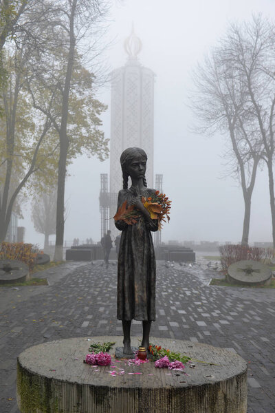 Мемориал жертвам Голодомора. Скульптура зажигалки
