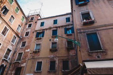 Venice, İtalya - 24 Mayıs 2018: Güzel mimari benzersiz bir Venedik. Kartpostal şehir manzaralı.