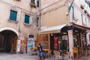 Venice, İtalya - 24 Mayıs 2018: Güzel mimari benzersiz bir Venedik. Kartpostal şehir manzaralı.