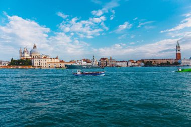 Venice, İtalya - 24 Mayıs 2018: Güzel mimari benzersiz bir Venedik. Kartpostal şehir manzaralı.