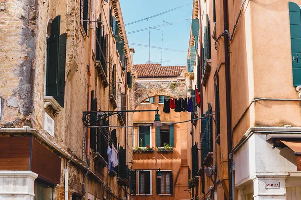 Venice, İtalya - 24 Mayıs 2018: Güzel mimari benzersiz bir Venedik. Kartpostal şehir manzaralı.