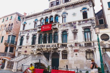 Venice, İtalya - 24 Mayıs 2018: Güzel mimari benzersiz bir Venedik. Kartpostal şehir manzaralı.