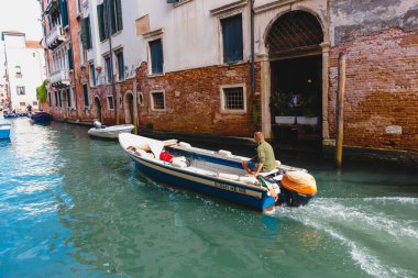 Venice, İtalya - 24 Mayıs 2018: Güzel mimari benzersiz bir Venedik. Kartpostal şehir manzaralı.