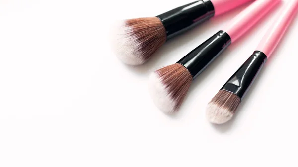 Set of makeup pink brushes on white background. Top view point, flat lay — Stock Photo, Image