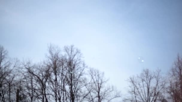 Zeepbellen in het centrale plein van Krakau — Stockvideo