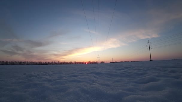 Paesaggio Con Aereo Linea Elettrica Una Fredda Giornata Invernale Soleggiata — Video Stock