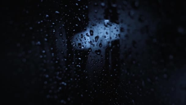 Nocne Światła Drogowe Droga Reflektory Okna Samochodu Krople Deszczu Przedniej — Wideo stockowe