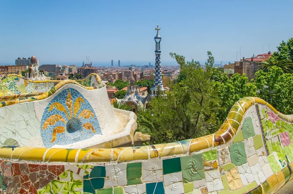 Park Guell w letnie dni w Barcelonie — Zdjęcie stockowe