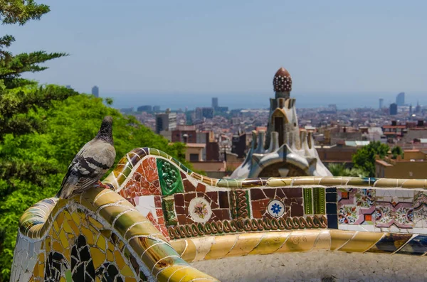 Park Guell w letnie dni w Barcelonie — Zdjęcie stockowe