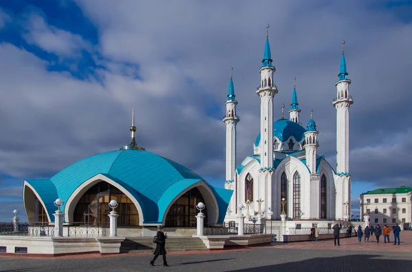 在喀山克里姆林宫 kul 谢里夫清真寺 — 图库照片