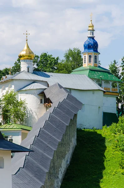 オルトドックス大聖堂 プスコフ ペチェフスキー修道院 ペチョリロシアのプスコフ — ストック写真