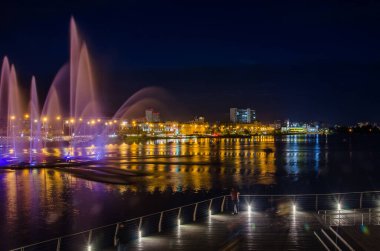 Ağustos 2020, Kazan, Tataristan: Kaban göl setinin akşam manzarası. Kazan, Tataristan