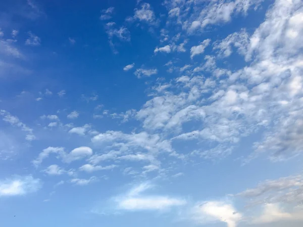 Vackra Moln Med Blå Himmel Bakgrund Naturväder Molnblå Himmel Och — Stockfoto