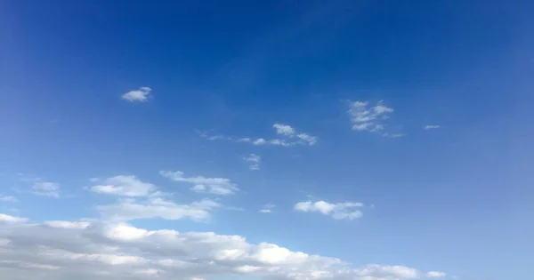 Όμορφα Σύννεφα Φόντο Τον Γαλάζιο Ουρανό Καιρός Της Φύσης Μπλε — Φωτογραφία Αρχείου