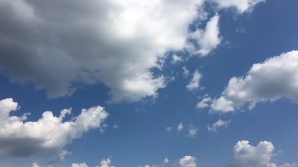 Nuvola Bianca Scompaiono Sotto Sole Caldo Sul Cielo Blu Nubi — Video Stock