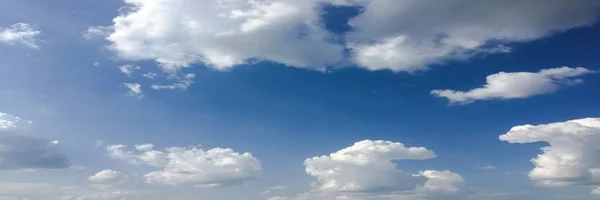 Gyönyörű Kék Felhők Háttér Felhők Időjárás Természet Felhő Kék Kék — Stock Fotó