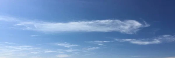 Schöne Wolken Vor Blauem Himmel Wolkenhimmel Blauer Himmel Mit Bewölktem — Stockfoto