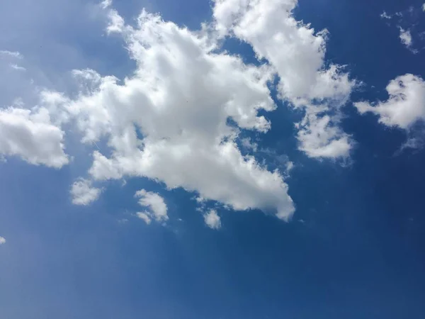 Прекрасні Хмари Фоні Блакитного Неба Хмарне Небо Блакитне Небо Погодою — стокове фото