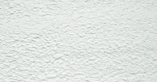 Gri ve siyah tonlarda fırça darbeleriyle beyaz desenli soyut arkaplan