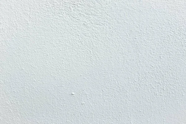 Gri ve siyah tonlarda fırça darbeleriyle beyaz desenli soyut arkaplan