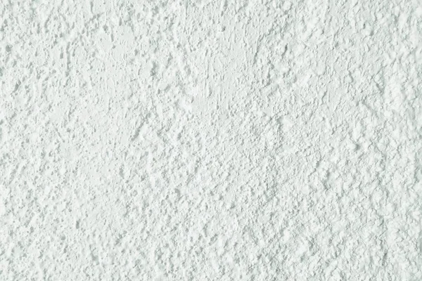 Gri ve siyah tonlarda fırça darbeleriyle beyaz desenli soyut arkaplan