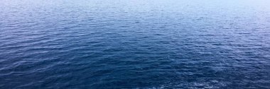 Mavi su doku. Arka plan için mavi su deniz