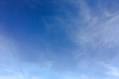 Güzel mavi gökyüzü, arka planda bulutlu bulutlu bulutlu hava bulutlu mavi gökyüzü, bulutlu ve güneşli.