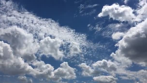 Schöne Wolken Vor Blauem Himmel Wolkenhimmel Blauer Himmel Mit Bewölktem — Stockvideo