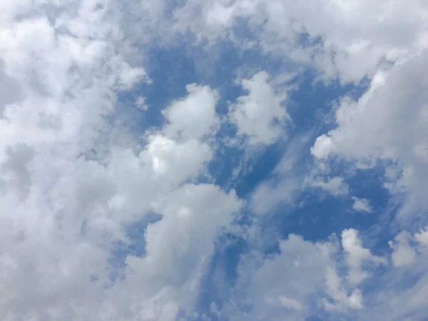 Красивые Облака Голубом Фоне Неба Голубое Небо Облачной Погодой Облако — стоковое фото