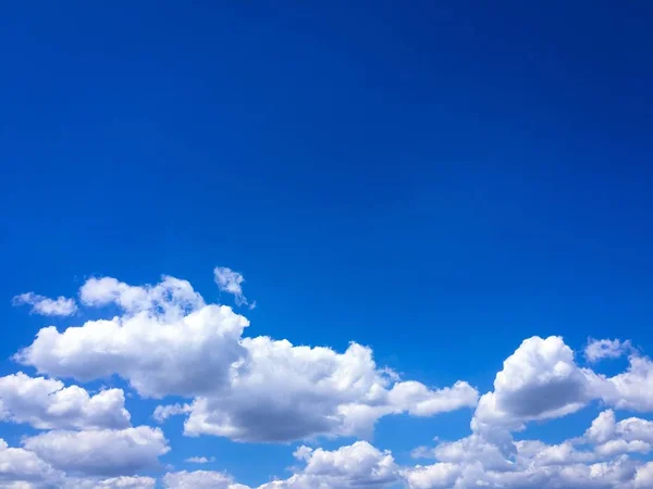 Bir Mavi Gökyüzü Arka Plan Güzel Bulutlar Mavi Gökyüzü Bulutlu — Stok fotoğraf