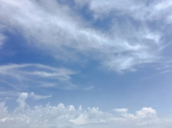 Krásné Mraky Pozadí Modré Oblohy Cloudscape Obloha Modrá Obloha Oblačné — Stock fotografie