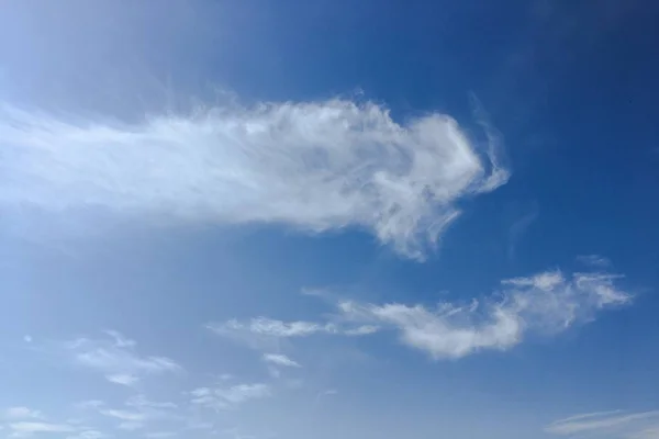 Schöne Wolken Vor Blauem Himmel Wolkenhimmel Blauer Himmel Mit Bewölktem — Stockfoto