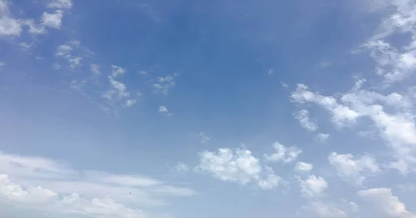 Awan Indah Dengan Latar Langit Biru Langit Berawan Langit Biru — Stok Foto