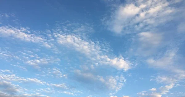 Schöne Wolken Vor Blauem Himmel Wolkenhimmel Blauer Himmel Mit Bewölktem — Stockfoto