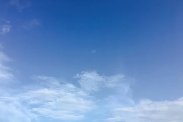 Schöne Wolken Vor Blauem Himmel Wolkenhimmel Blauer Himmel Mit Bewölktem — Stockfoto