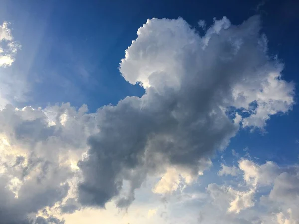 Piękne Chmury Tle Błękitnego Nieba Chmura Niebo Błękitne Niebo Pochmurna — Zdjęcie stockowe