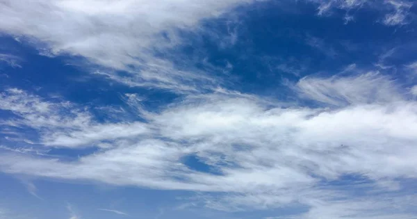 Schöne Wolken Vor Blauem Himmel Wolkenhimmel Blauer Himmel Mit Bewölktem — Stockfoto